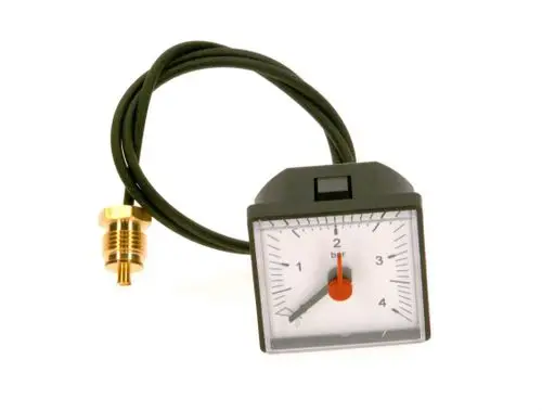 Manometer von Bosch mit analoger Anzeige, schwarzem Gehäuse und rotem Zeiger. Verbindungsschlauch und Anschlussstück aus Metall sind sichtbar. Anzeige reicht von 0 bis 4 bar.